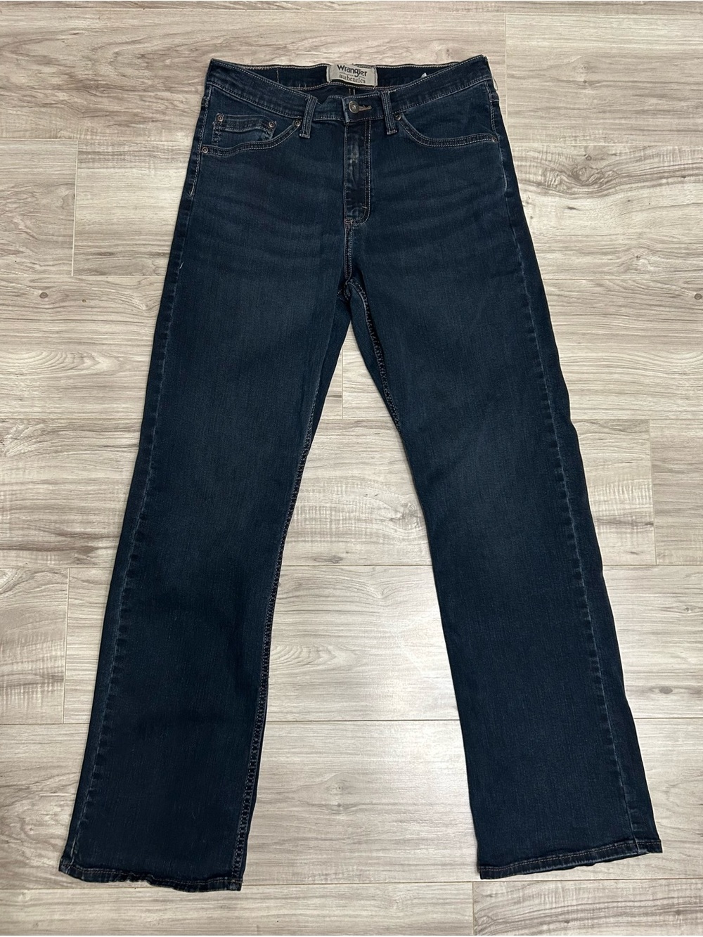 Wrangler Men’s Navy Straight-Leg Jeans
